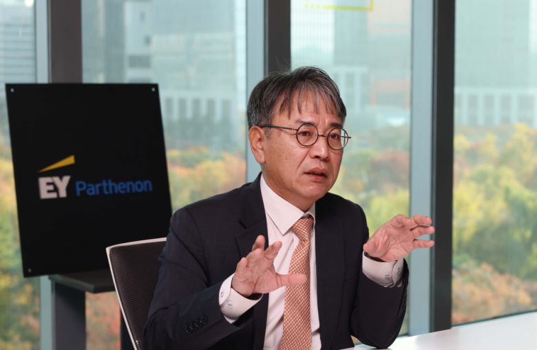 김남형 EY한영 전무가 서울 여의도 EY한영에서 이투데이와 인터뷰를 갖고 있다. 신태현 기자 holjjak@