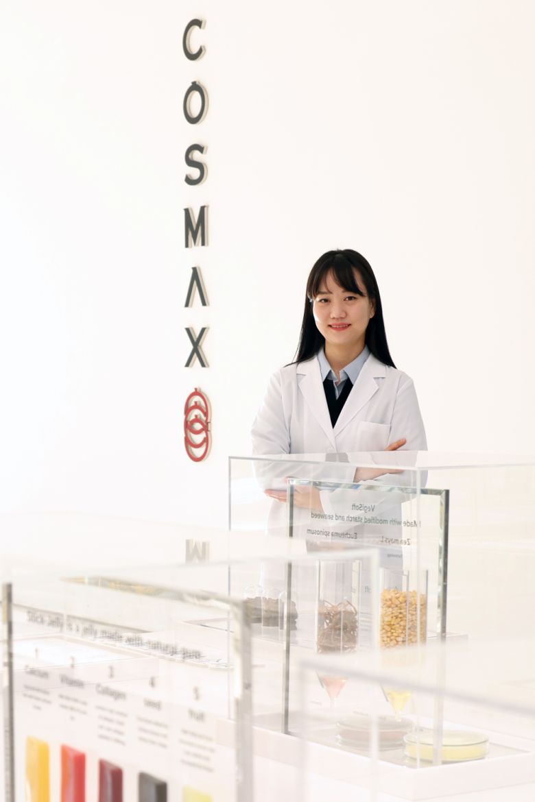 전연진 코스맥스 향료 Lab 책임연구원이 3일 경기 판교 코스맥스R&I센터에서 이투데이와 인터뷰에 앞서 포즈를 취하고 있다. 고이란 기자 photoeran@