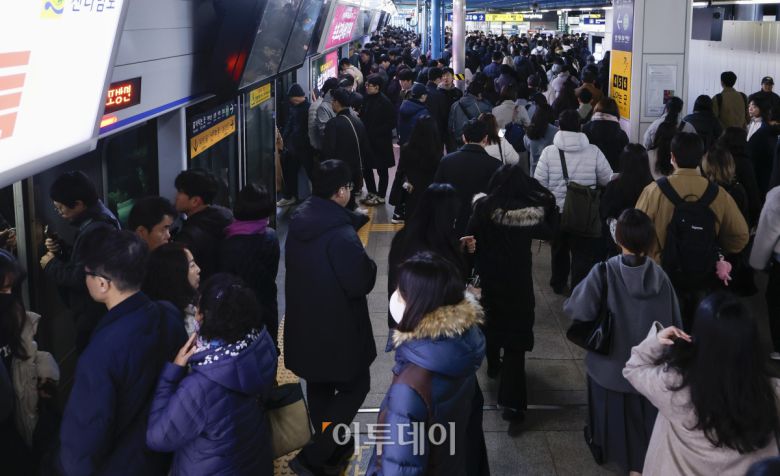 서울시, 출근길 혼잡 막으려 지하철·버스 증편