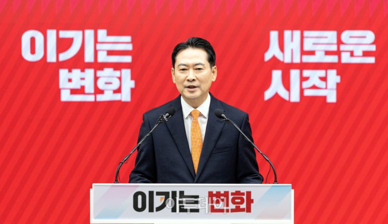 장동혁 국민의힘 대표가 7일 서울 여의도 중앙당사에서 열린 긴급기자회견에서 당 쇄신안을 발표하며 12.3 비상계엄에 대해 사과하고 있다. 조현호 기자 hyunho@