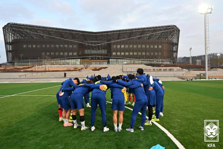 이민성 감독이 이끄는 U-23 대표팀이 15일 천안 대한민국축구종합센터에서 소집 훈련을 하고 있다.