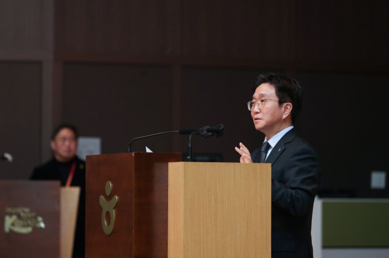 박성혁 한국관광공사 신임 사장이 7일 공사 원주 본사에서 취임식을 갖고 직원들에게 취임사를 하고 있다.