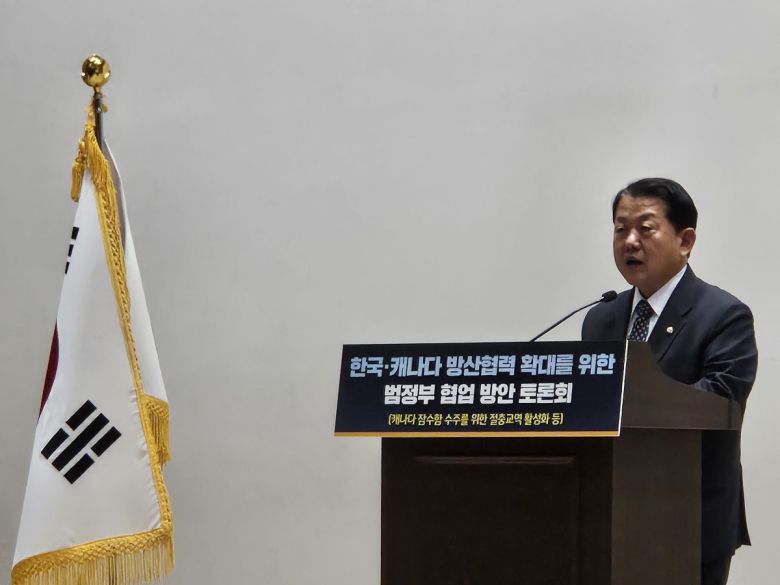 김병주 더불어민주당 방위산업특별위원회 위원장이 12일 서울 영등포구 국회 의원회관 대회의실에서 열린 토론회에서 발언하고 있다.