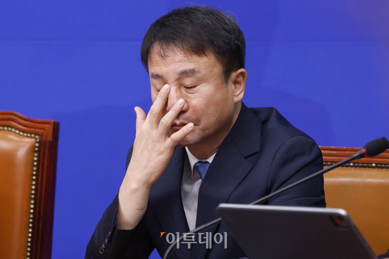 한병도 더불어민주당 신임 원내대표가 12일 서울 여의도 국회에서 열린 더불어민주당 최고위원회의에 참석해 있다. 조현호 기자 hyunho@