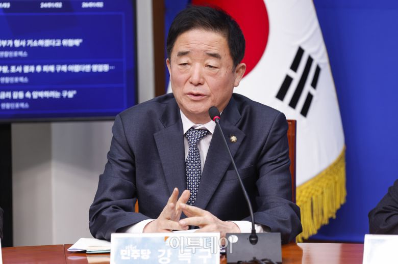 강득구 더불어민주당 신임 최고위원이 12일 서울 여의도 국회에서 열린 더불어민주당 최고위원회의에서 발언하고 있다. 조현호 기자 hyunho@