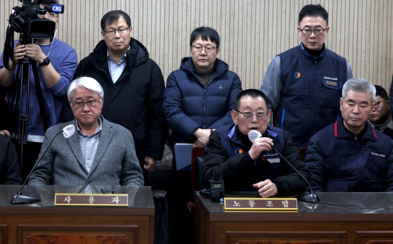 서울시버스노동조합(서울버스노조) 파업 이틀째인 14일 서울 영등포구 서울지방노동위원회에서 열린 특별조정위원회 2차 사후 조정회의에서 박점곤 서울시버스노동조합 위원장이 발언하고 있다. 신태현 기자 holjjak@