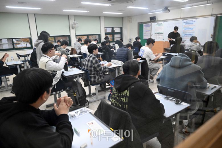 '대학교 복학' 올데프 애니, 활동 중단…특혜와 선례 사이