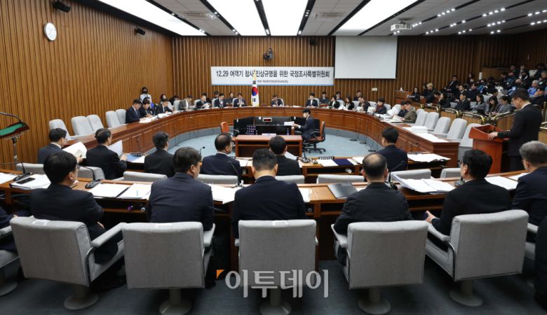 15일 서울 여의도 국회에서 12.29 여객기 참사 진상규명을 위한 국정조사특별위원회 전체회의가 열리고 있다. 고이란 기자 photoeran@