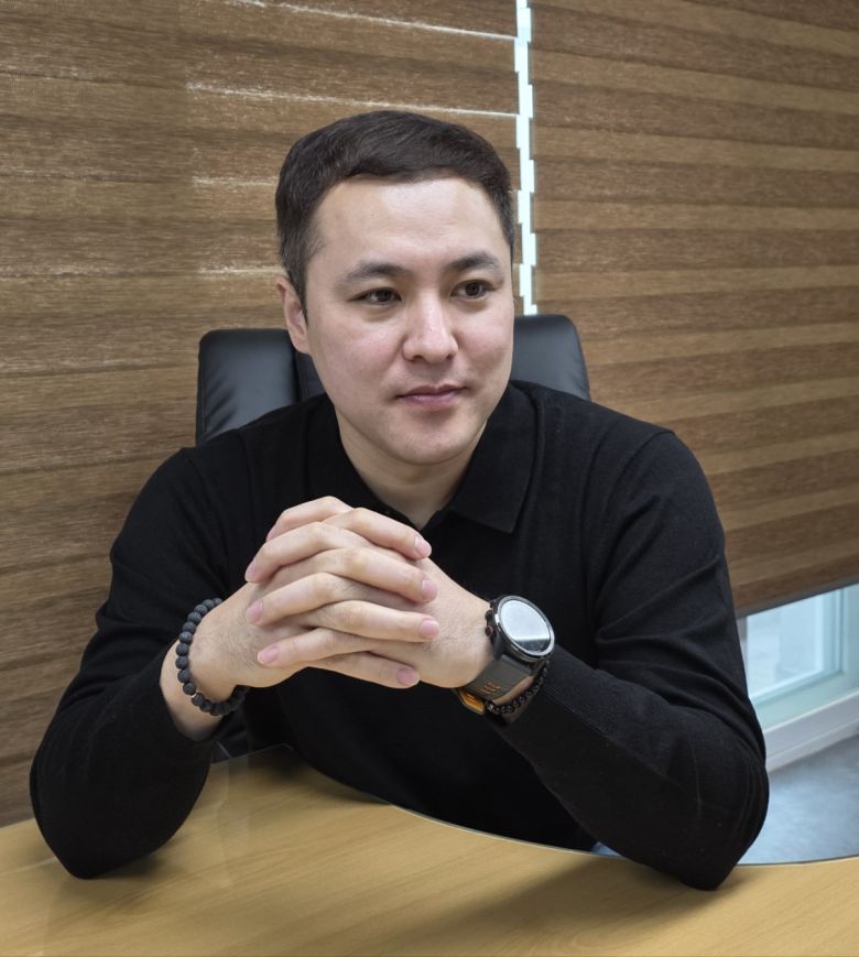 인터뷰에 응하고 있는 한국휴먼케어 김민주대표