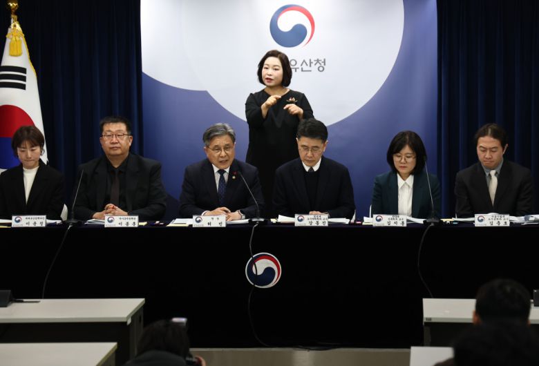 허민 국가유산청장이 19일 서울 종로구 정부서울청사에서 열린 세계유산영향평가 언론 설명회에서 모두 발언하고 있다.