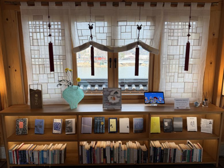 임채엽 건축사가 설계한 전북대학교 연화정도서관 내부.