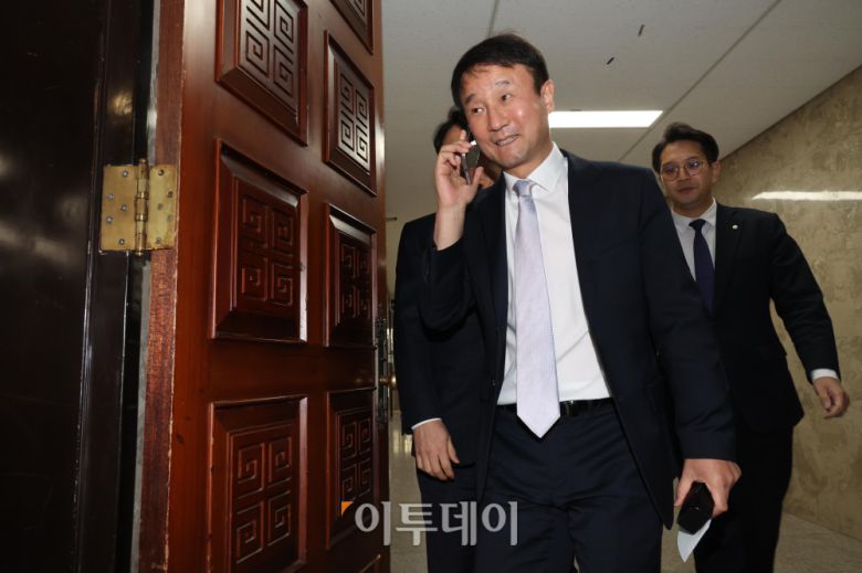 한병도 더불어민주당 원내대표가 22일 서울 여의도 국회에서 중대범죄수사청·공소청법 신설 등 검찰개혁 논의 관련 정책의원 총회에 참석하고 있다. 고이란 기자 photoeran@