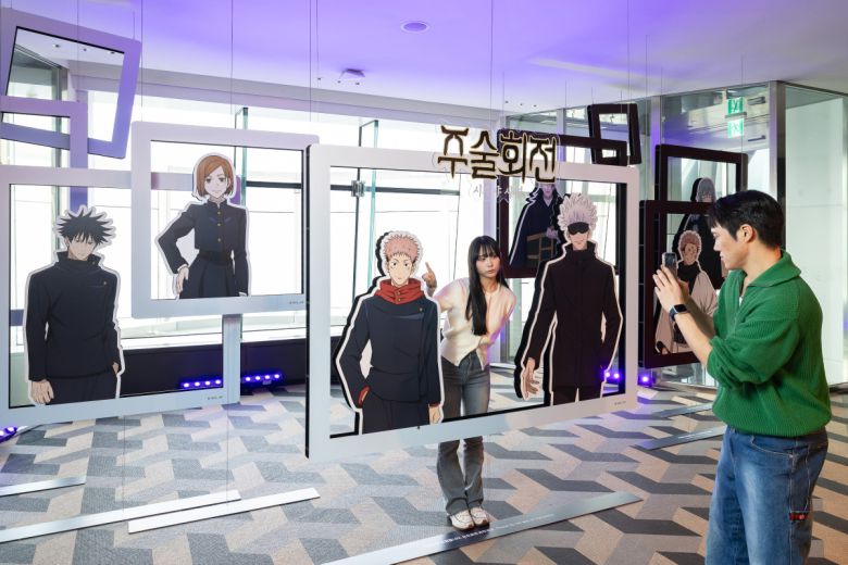 주술회전 컬래버 전시 흥행몰이