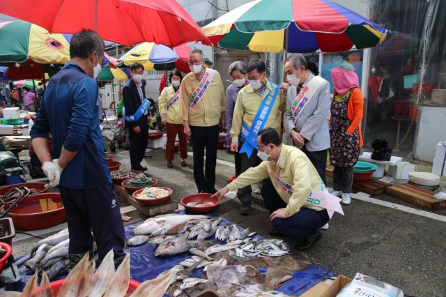 ▲명현관 군수는 “한가위 명절을 앞두고 재난지원금의 신속 지급을 통해 어려움을 조금이나마 극복하고, 지역경제에 긍정적인 효과가 발생할 수 있도록 만전을 기하고 있다. ⓒ해남군