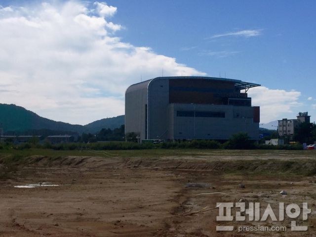 ▲양주국민체육센터 뒤편에 있는 학교 용지. 양주시는 이곳에 특목고를 신설한다는 계획이다.ⓒ프레시안(황신섭)