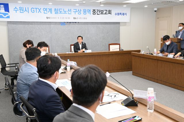 ▲지난 9월2일 개최된 '수원시 GTX 연계 철도노선 구상 용역 중간보고회'에서 이재준 수원특례시장의 발언 모습. ⓒ수원시 제공