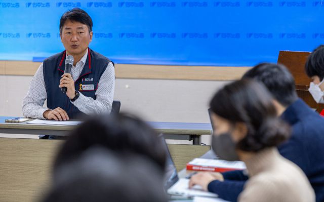 ▲양경수 민주노총 위원장이 8일 오전 서울 중구 민주노총에서 열린 기자간담회에서 전날 대의원 대회에서 통과된 올해 추진 사업 계획과 투쟁 방향에 관해 설명하고 있다. ⓒ연합뉴스