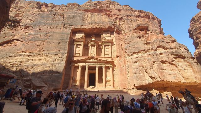 ▲크리에이티브 빅터 회사는 중동의 요르단 페트라 지역개발관광공사(PDTRA)와 세계 최초로 미디어아트를 활용한 야간 경관 조성사업에 대한 협약을 맺는 대성과를 이뤄냈다. ⓒ크리에이티브 빅터