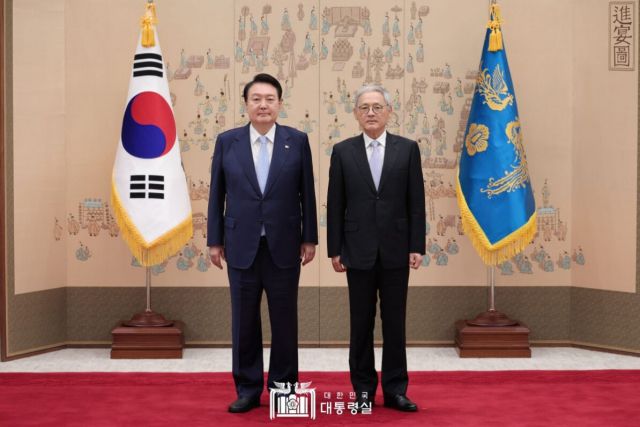 ▲윤석열 대통령은 유인촌 문화특별보좌관(오른쪽)을 문화체육관광부 장관 후보자로 지명했다 ⓒ대통령실