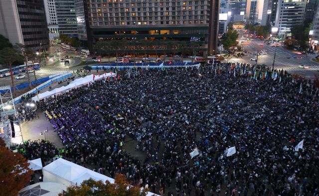 ▲29일 오후 서울 중구 서울광장에서 이태원 참사 1주기 시민추모대회가 열리고 있다. ⓒ연합뉴스