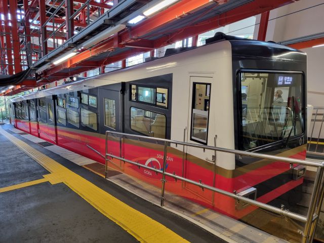 ▲ 철도의 경사를 따라 대각선으로 만들어진 강삭열차. ⓒ프레시안(최용락)