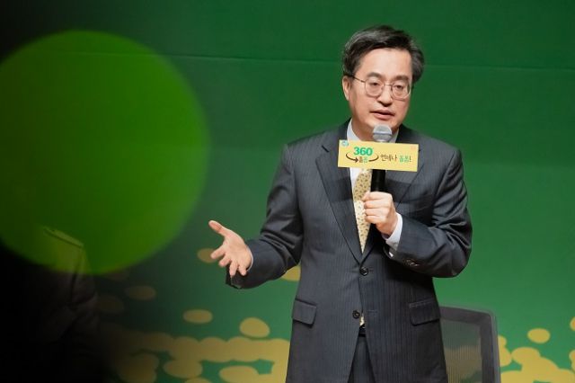 ▲김동연 경기도지사가 6일 경기도청 다산홀에서 열린 경기도 360°돌봄 ‘언제나 돌봄’ 행사에서 정책 소개를 하고 있다. ⓒ경기도
