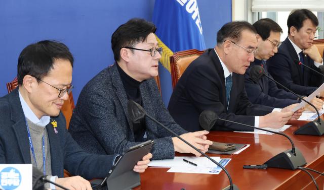 ▲더불어민주당 홍익표 원내대표가 25일 국회에서 정책조정회의를 하고 있다. ⓒ연합뉴스