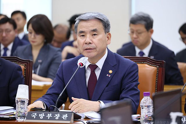▲ 이종섭 국방부 장관이 지난해 국회에서 열린 국방위원회 전체회의에 출석해 위원들의 질문에 답하고 있다. ⓒ연합뉴스