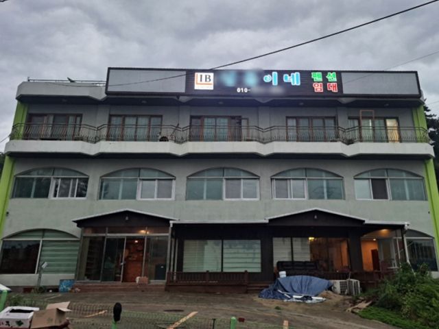 ▲김상욱 일당이 '작업'하던 태안에 위치한 펜션. 이러한 '작업 물건'은 전국에 분포돼 있다. ⓒ셜록