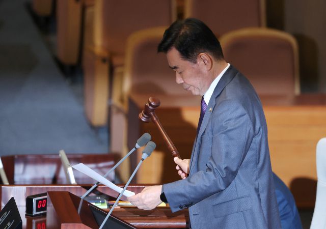 ▲김진표 국회의장이 28일 오후 국회에서 열린 본회의에서 재의결 안건으로 상정됐다가 부결된 '해병대 채상병 사망사건 수사외압 의혹 특별검사법' 표결 결과를 발표하고 있다. ⓒ연합뉴스