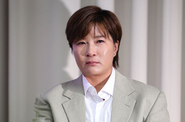 ▲박세리가 18일 오후 서울 강남구 스페이스쉐어 삼성코엑스센터에서 열린 부친 박준철 씨의 사문서위조 혐의에 대한 기자회견에서 눈물을 보이고 있다. 2024..18 ⓒ연합뉴스