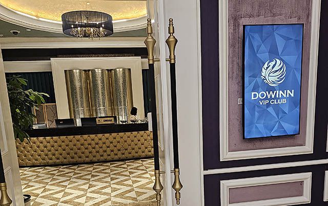 ▲지난 21일 오후 필리핀 마닐라 소재 오카다 카지노의 정킷방 VIP룸에 고객과 한국인 직원들은 전무한 가운데 필리핀 현지 여직원 2명이 안내데스크를 지키고 있다. ⓒ프레시안