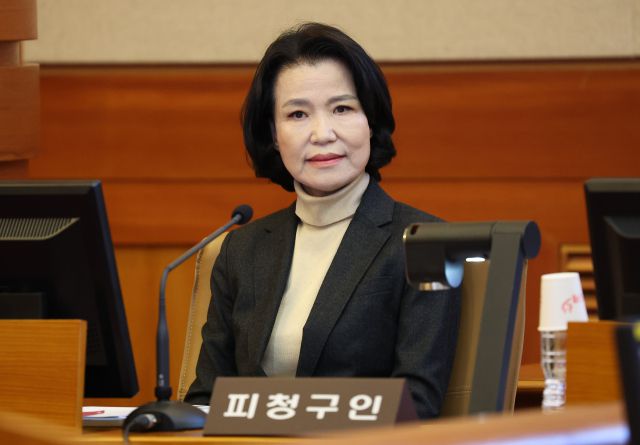 ▲ 이진숙 방송통신위원장이 탄핵심사 1회 변론 참석을 위해 11월 12일 오후 서울 종로구 헌법재판소 법정에 앉아 있다. ⓒ연합뉴스