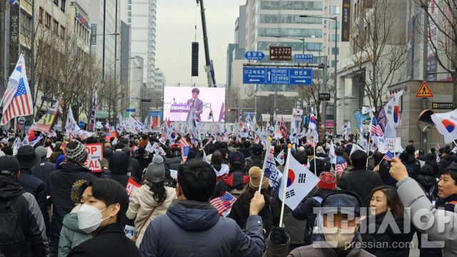 ▲15일 오후 광주 금남로에서 열린 보수 개신교 단체 세이브코리아의 국가비상기도회 .2025.02.15ⓒ프레시안(백순선)