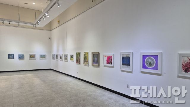 ▲㈔한국창조미술협회 광주지회(초대회장 양병구)가 창립을 기념 '창립 초대전'을 진행하고 있다ⓒ협회 측