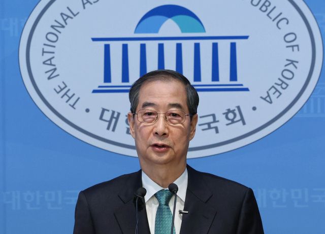 ▲한덕수 전 국무총리가 2일 서울 여의도 국회 소통관에서 대통령 선거 출마를 선언하고 있다. ⓒ연합뉴스