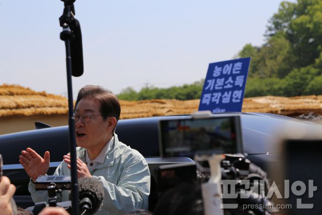 ▲ 이후보는 500여명의 지지지들앞에서 "경북지역에도 이젠 정치의 경쟁체제가 도입되어야만 정치도 발전한다"고 지적하고 " 왜곡된 정보를 바로잡고 진실이 제대로 전파될 수 있도록 적극적으로 댓글도 달고 좋아요도 눌려야 한다"고 주문했다. ⓒ프레시안(최홍식)