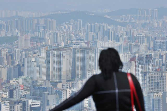 ▲4월 28일 남산에서 바라본 서울 시내 아파트 단지. ⓒ연합뉴스