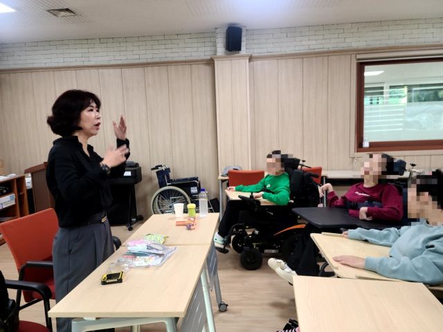 ▲서울시립 십대여성건강센터 '나는 봄'에서 장애 여성 청소년 대상 교육을 진행하고 있다.ⓒ'나는 봄' 실무자 A 씨 제공