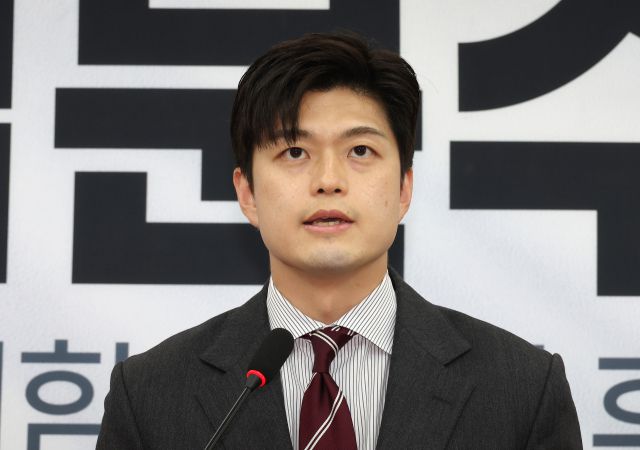 ▲국민의힘 김용태 비상대책위원장이 21일 서울 여의도 국회에서 기자회견을 열고 김건희 여사와 관련한 문제 등과 관련해 발언하고 있다. ⓒ연합뉴스