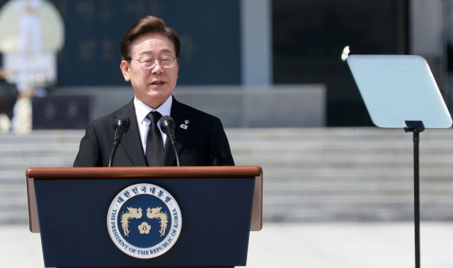 ▲이재명 대통령이 6일 서울 동작구 국립서울현충원에서 열린 70회 현충일 추념식에서 추념사를 하고 있다. ⓒ연합뉴스