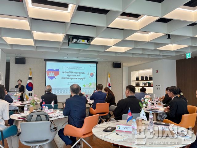 ▲경기도교육청은 18일 캄보디아 바탐방주 교육부를 대상으로 ‘2025년 교육복지사업 국제교류 협력 연수’를 진행했다. ⓒ경기도교육청