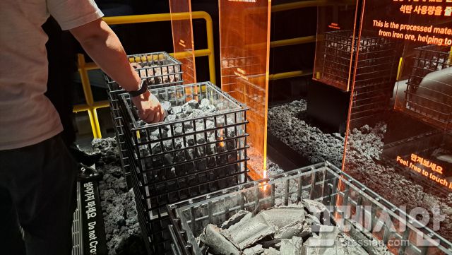▲철의 주원료인 철광석과 철을 녹이는 석탄ⓒ프레시안(지정운)