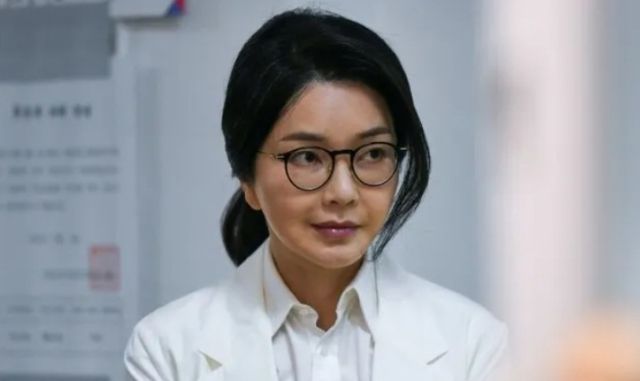 ▲김건희 전 코바나 대표가 자신의 배우자인 윤석열 전 대통령의 탄핵으로 치러진 지난 3일 대선 당시 서울 서초구 표소에서 투표를 하기 위해 기다리고 있다. ⓒ연합뉴스