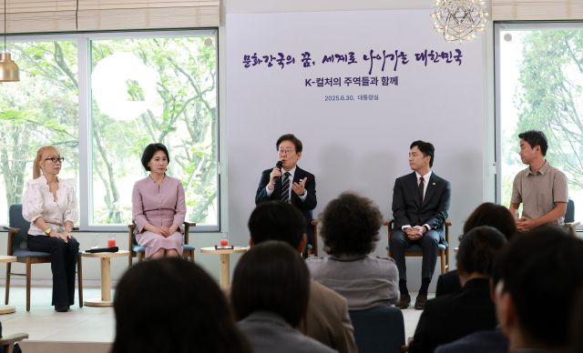 ▲이재명 대통령이 30일 서울 용산 대통령실 파인그라스에서 열린 문화예술계 수상자 간담회에서 발언하고 있다. ⓒ연합뉴스