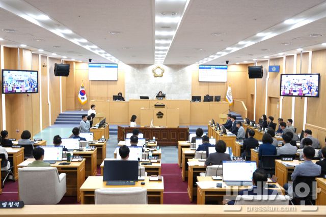 ▲광주남구의회(의장 남호현)이 8일 제313회 임시회를 개회하고 있다.ⓒ광주 남구의회
