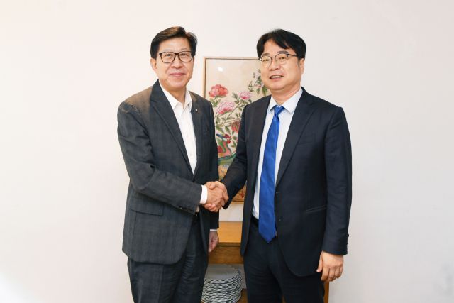 ▲박형준 부산시장은 지난 3일 이재성 더불어민주당 부산시당위원장과 회동했다. 이 자리에서 이들은 글로벌 허브도시 특별법과 북극항로 지원 특별법의 통합 추진에 공감대를 표한 것으로 알려졌다.ⓒ더불어민주당 부산시당