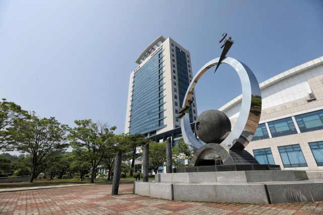 ▲강릉시는 기후변화로 인한 폭염 피해를 최소화하기 위해 오는 8월까지 저소득 취약계층 7,050가구*를 대상으로 폭염 대비 보호 대책을 집중 추진한다. ⓒ강릉시