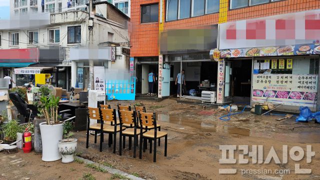 ▲18일 오전 침수 피해를 입은 광주 북구 용봉동 한 상점가의 모습.2025.07.18ⓒ프레시안(백순선)