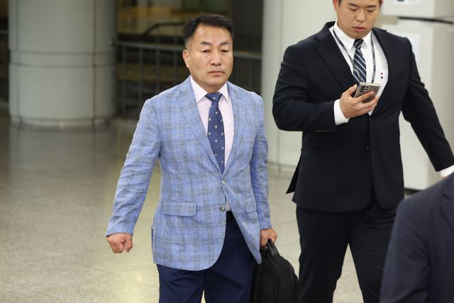 ▲국회 증언·감정 등에 관한 법률 위반 등 혐의를 받는 김계환 전 해병대사령관이 구속 전 피의자 심문(영장실질심사)을 위해 22일 서울 서초구 서울중앙지방법원으로 향하고 있다. ⓒ연합뉴스